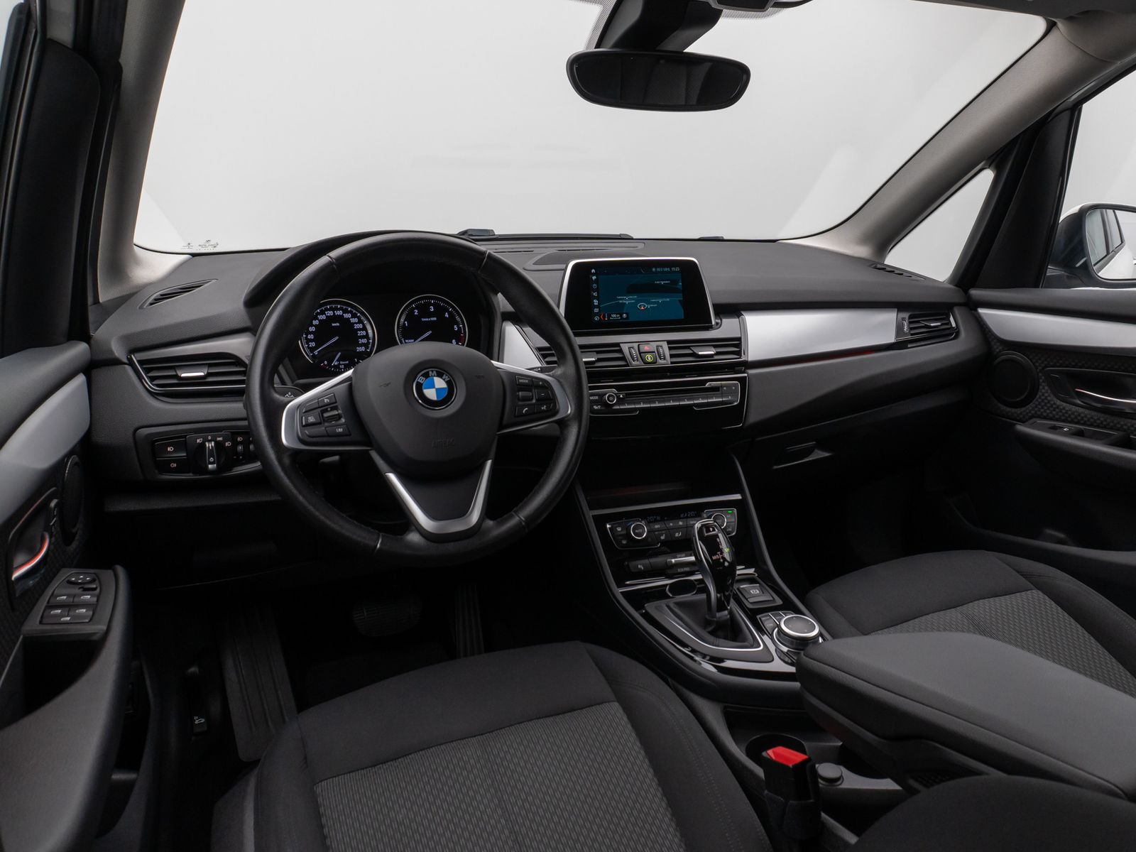 Fahrzeugabbildung BMW 218d Kamera Navi HiFi AHK LED Geschwindigkeitsre