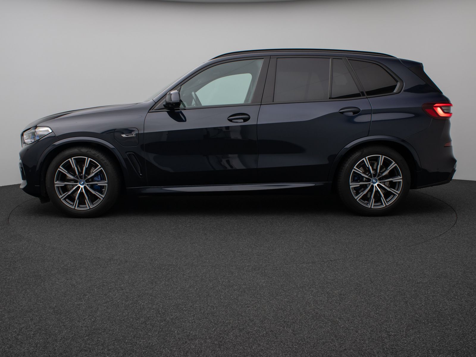 Fahrzeugabbildung BMW X5 xD45e M Sport Laser 360°HUD DAB HiFi SoftClos