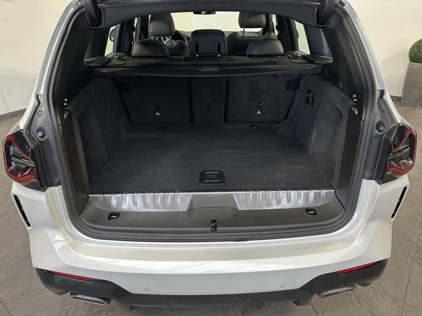 Fahrzeugabbildung BMW X3 xDrive30e M-Sport NAV+LED+PANO+HIFI+KAM+19ZO
