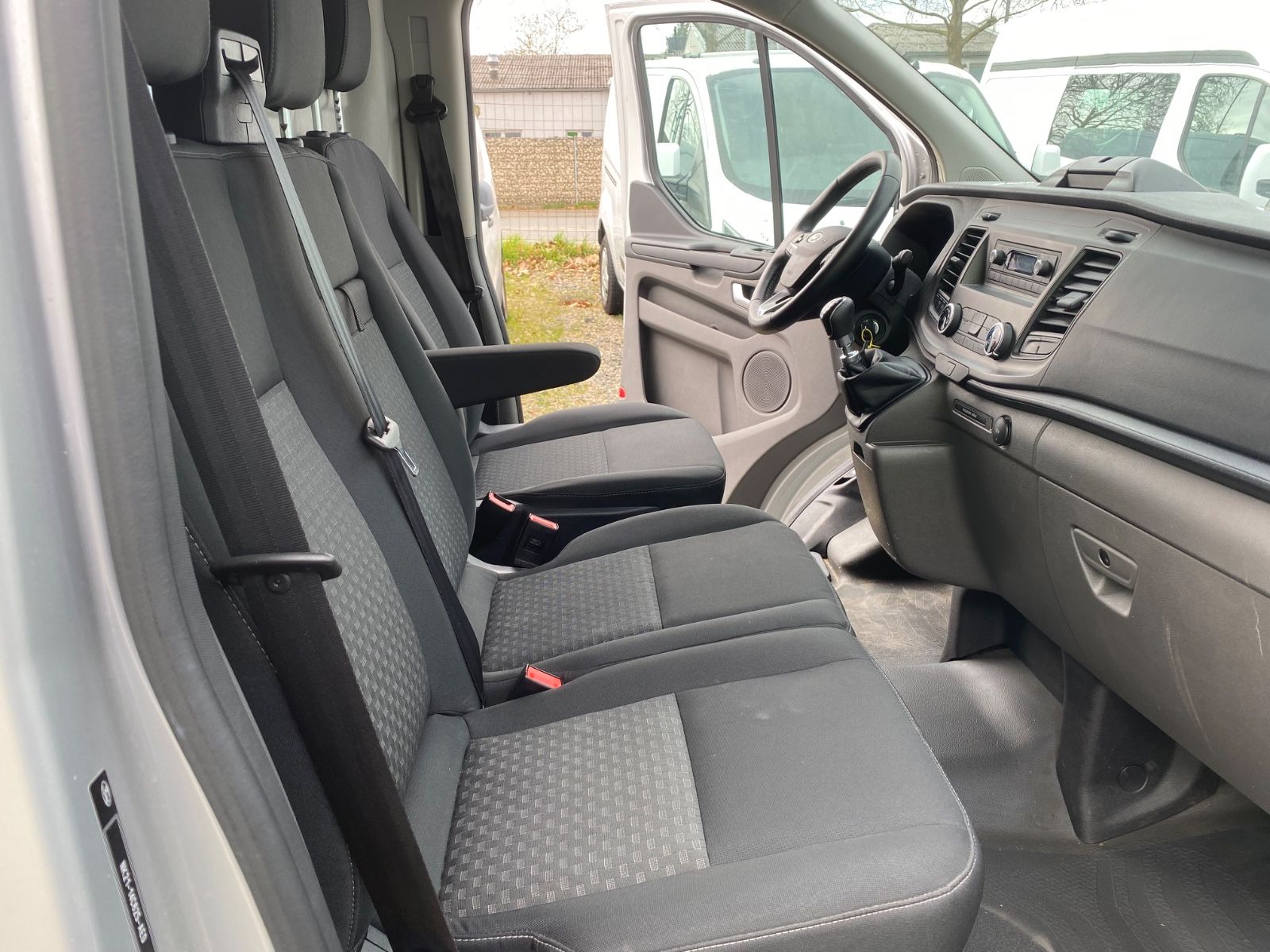 Fahrzeugabbildung Ford Transit Custom Kasten 300 L2 H2Trend,AHK,SHg,