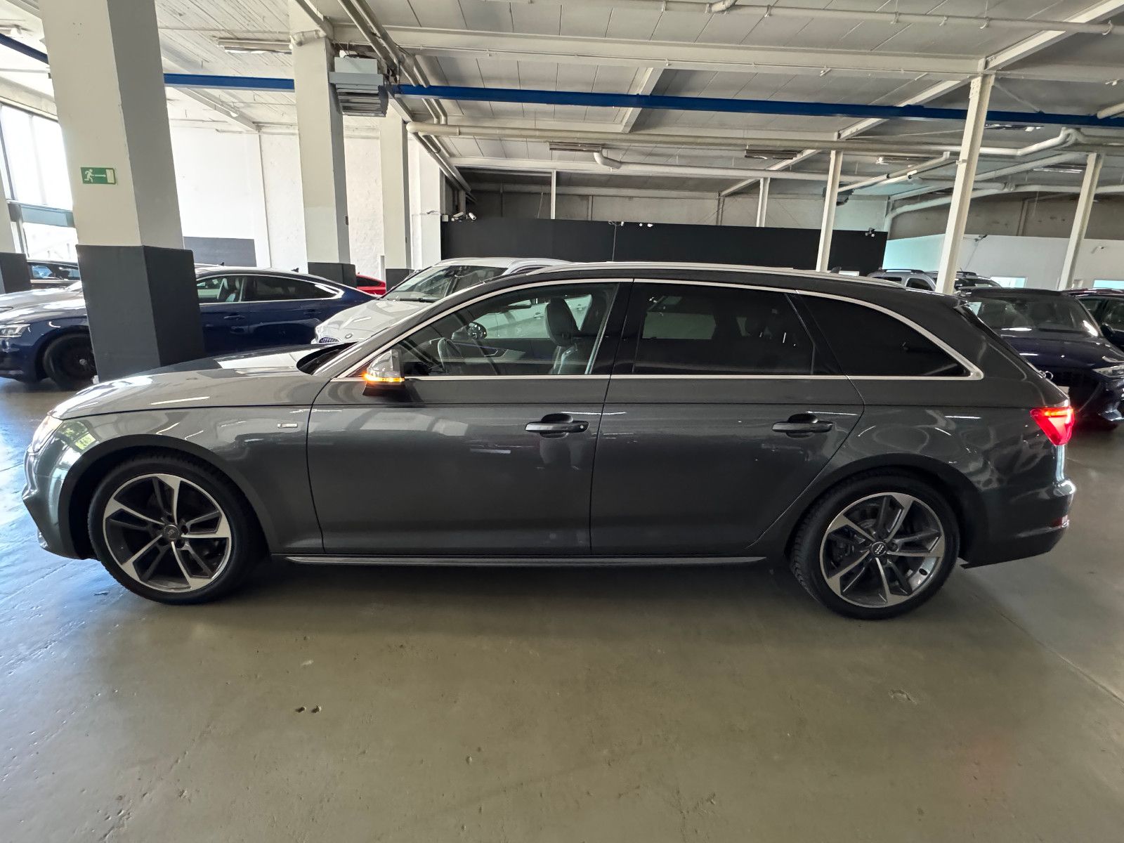 Fahrzeugabbildung Audi A4 2.0 TFSI S-TRONIC 3X-SLINE VIRTUAL LED VOLL