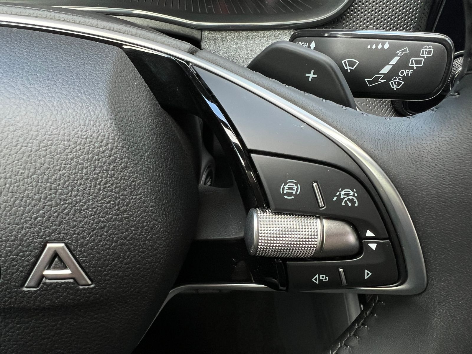 Fahrzeugabbildung SKODA Kamiq Selection 1.0 TSI DSG *ACC, LED, Kamera, S