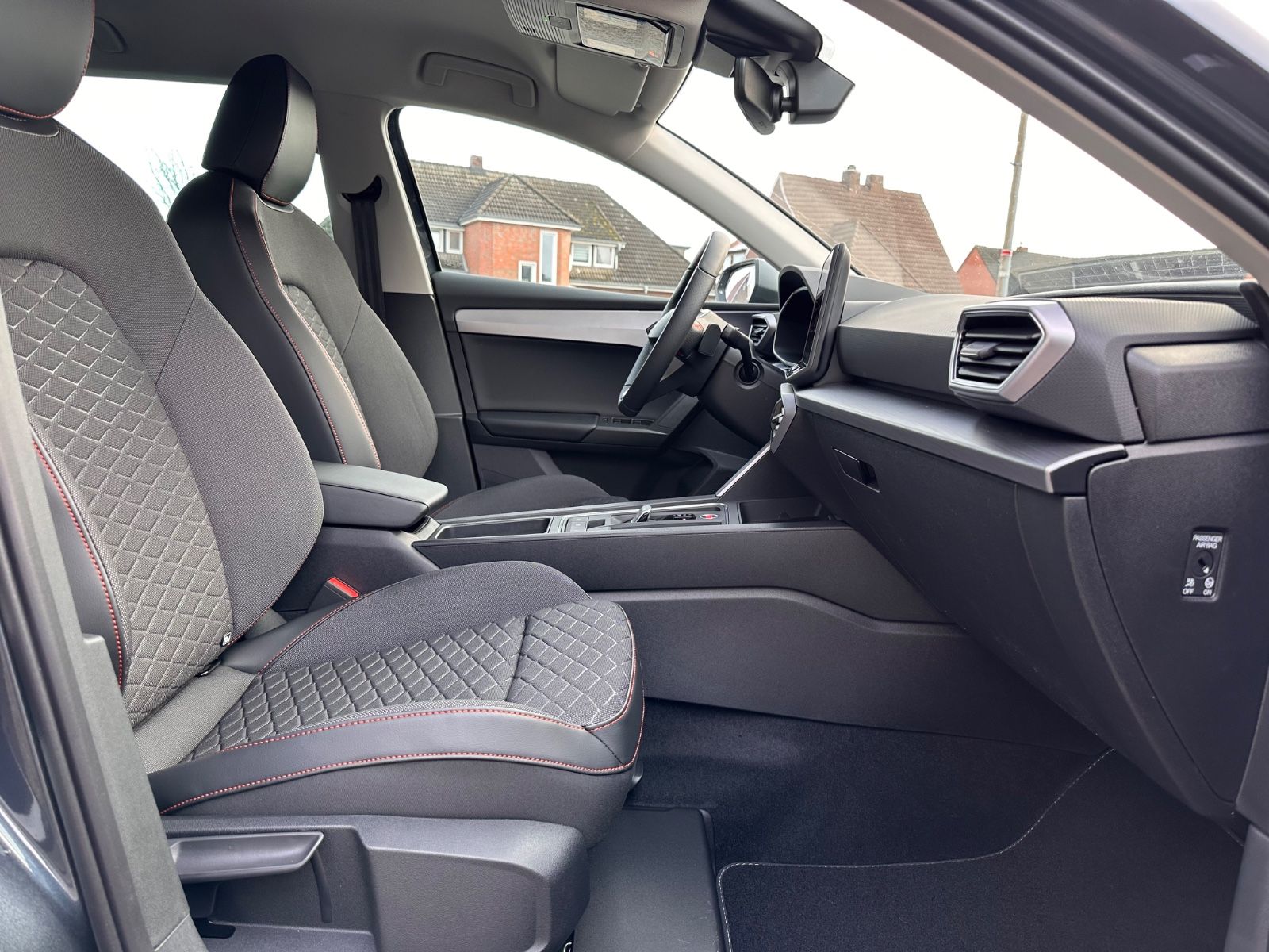 Fahrzeugabbildung SEAT Leon ST 1.5 eTSI FR DSG LED/GRA/SHZ/Kamera/APP