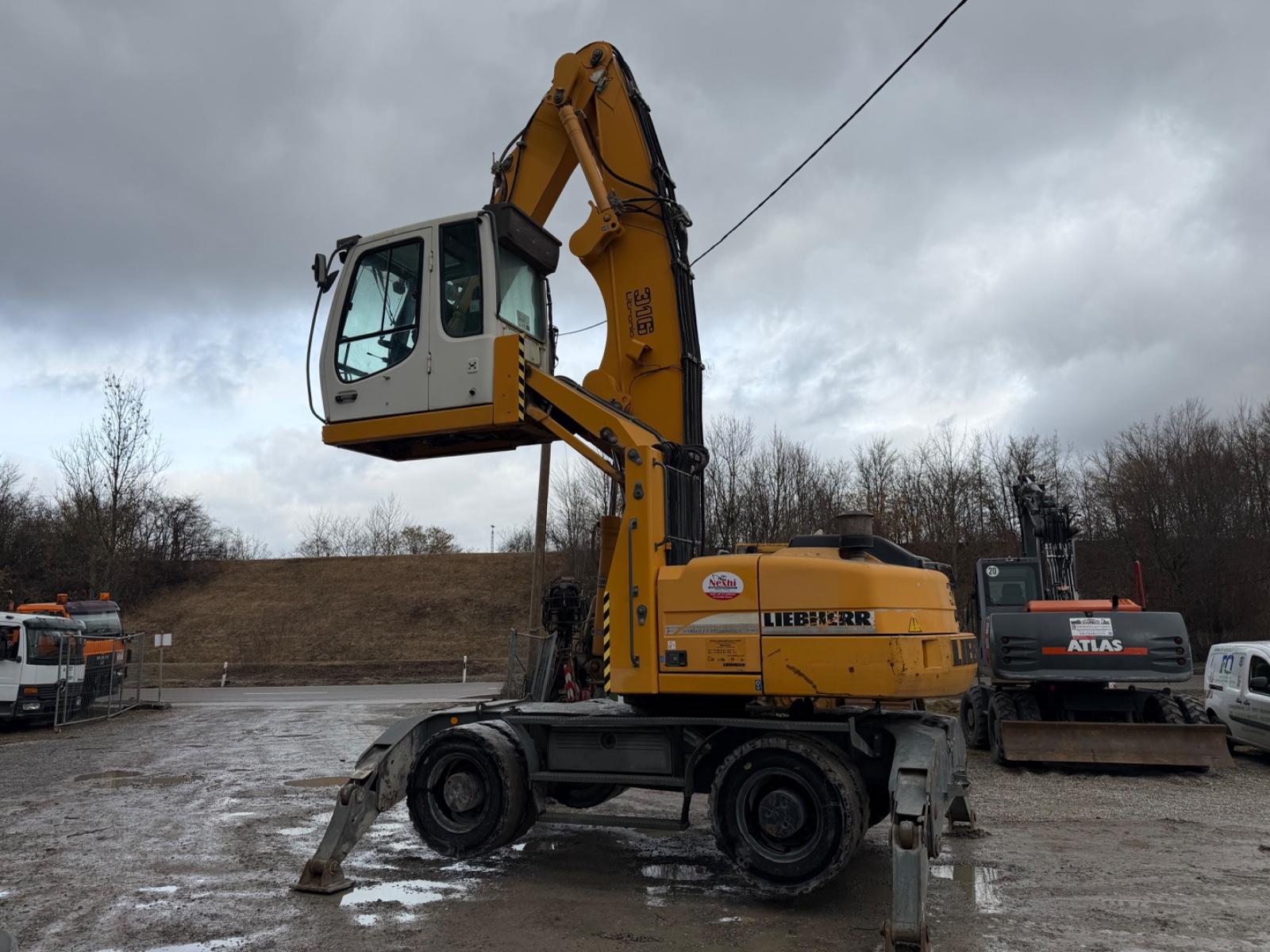 Liebherr A 316