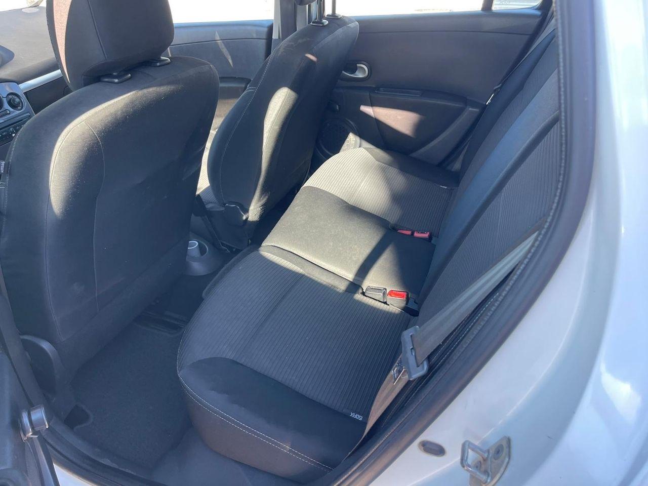 Renault Clio 2012 — photo 10