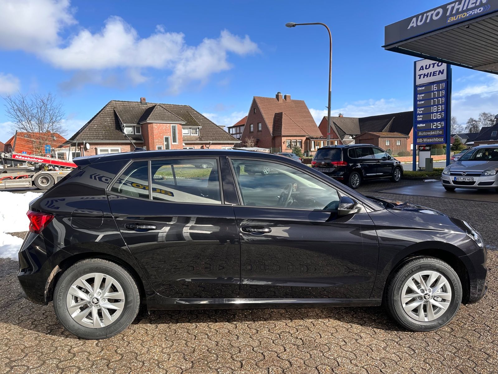 Fahrzeugabbildung SKODA Fabia Selection 1.0 TSI DSG LED/GRA/SHZG/APP