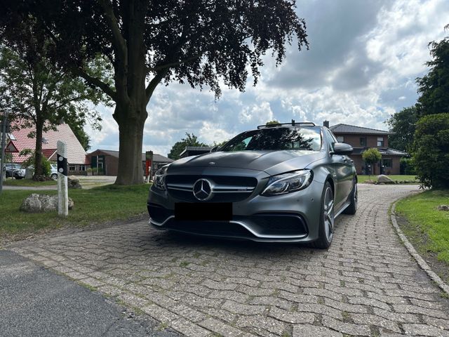 MERCEDES-BENZ C 63 AMG C 63 Standard