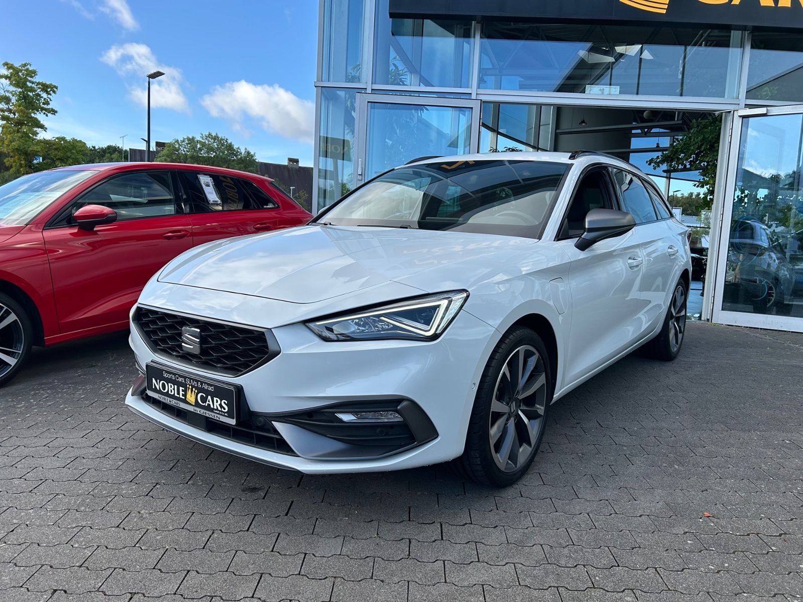 Fahrzeugabbildung SEAT Leon Sportstourer FR e-Hybrid LED NAVI ALU