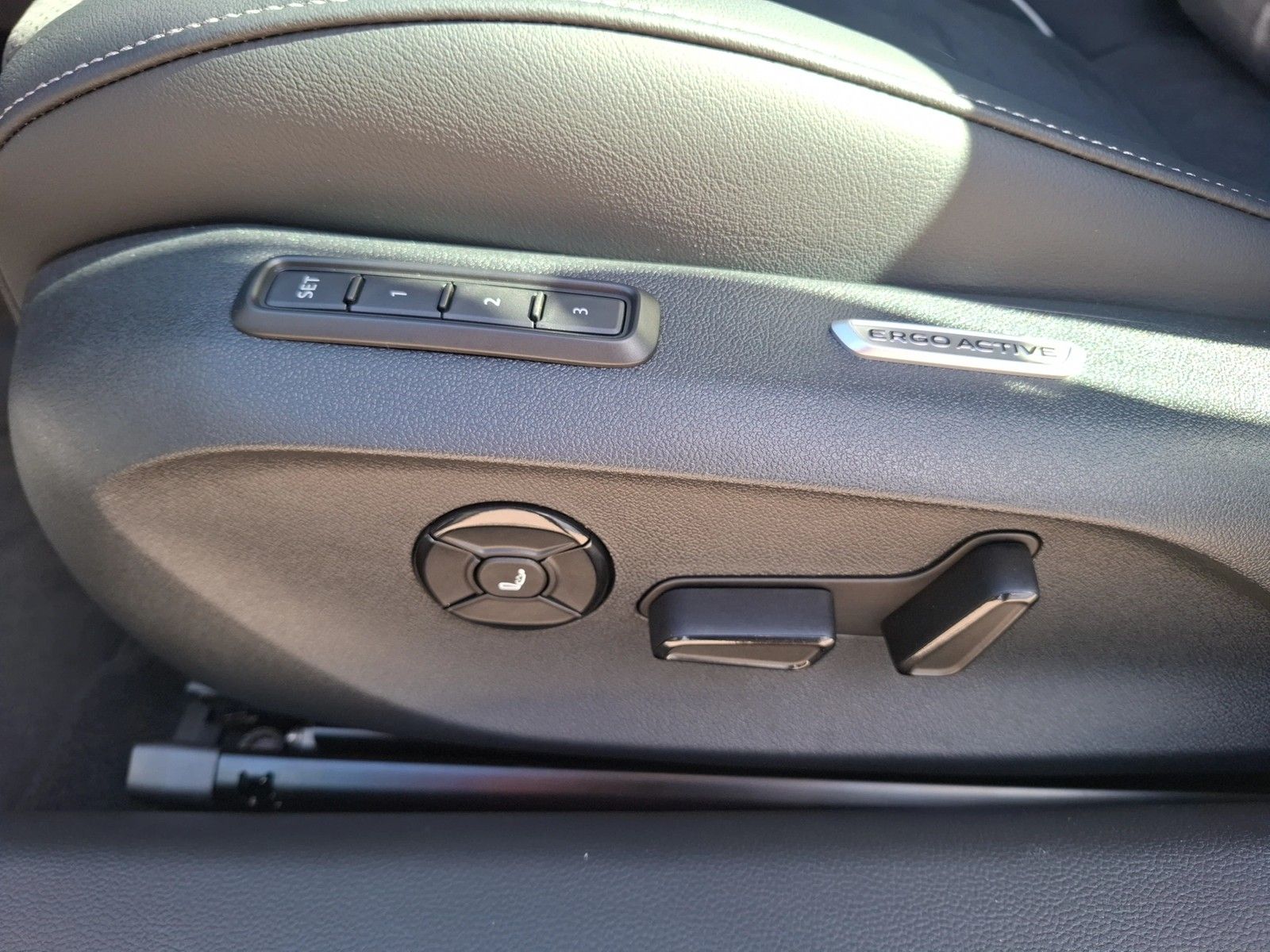 Fahrzeugabbildung Volkswagen Passat Variant TDI Elegance DSG Matrix AHK Navi