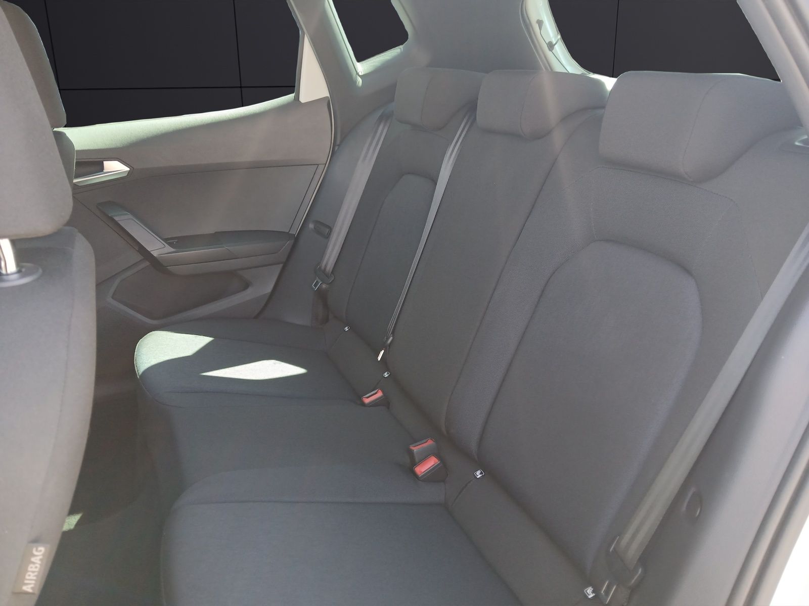 Fahrzeugabbildung SEAT Arona TSI FR-Line LED AID GRA PDC SH LM