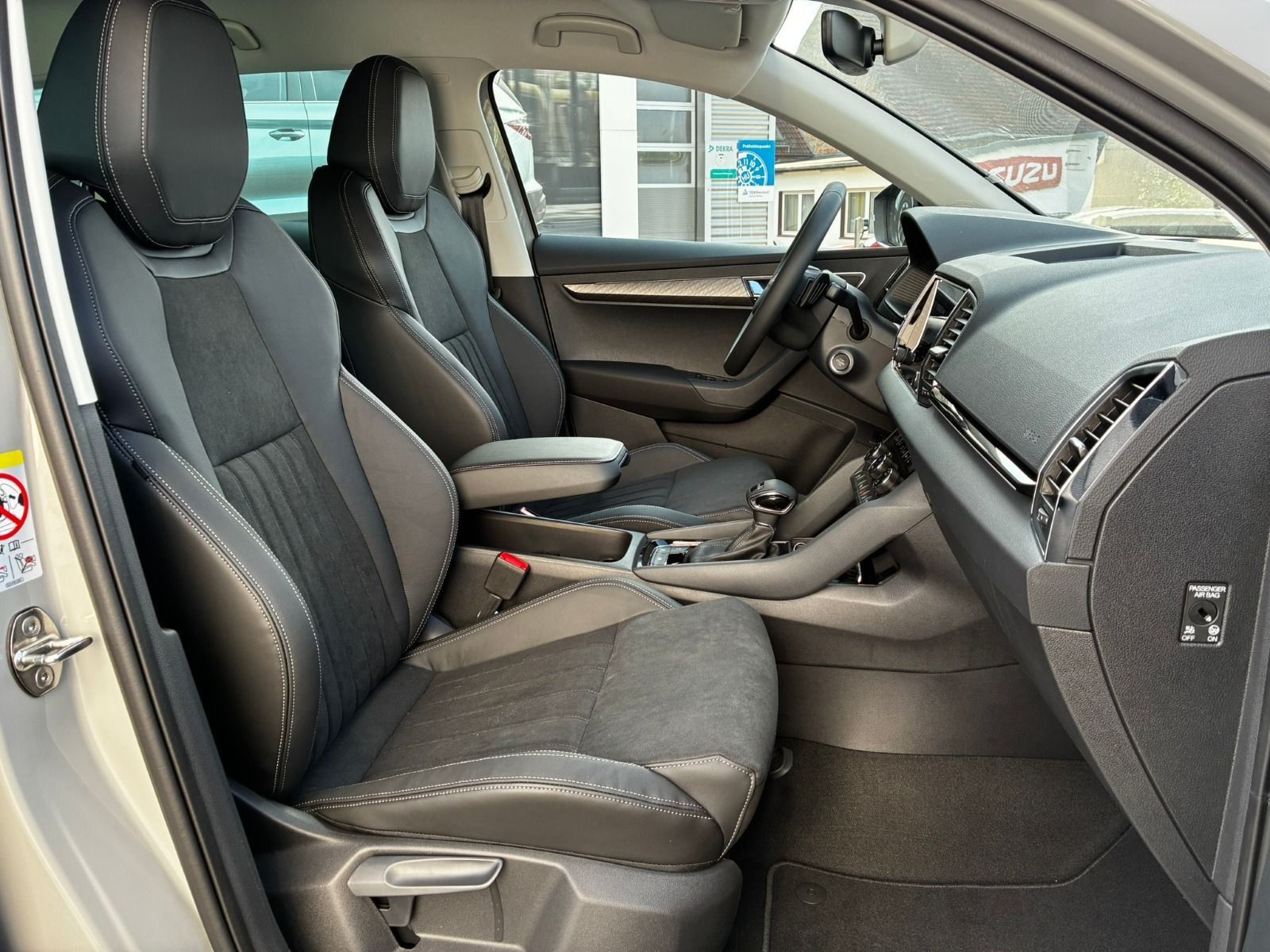 Fahrzeugabbildung SKODA Karoq 1.5 TSI DSG*AHK*RFK*ACC*eHeck