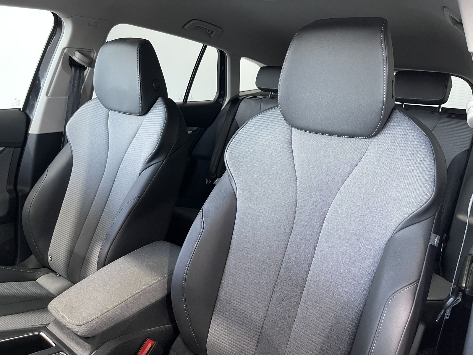 Fahrzeugabbildung SKODA Enyaq 60 Loft*AHK*LED-Matrix*