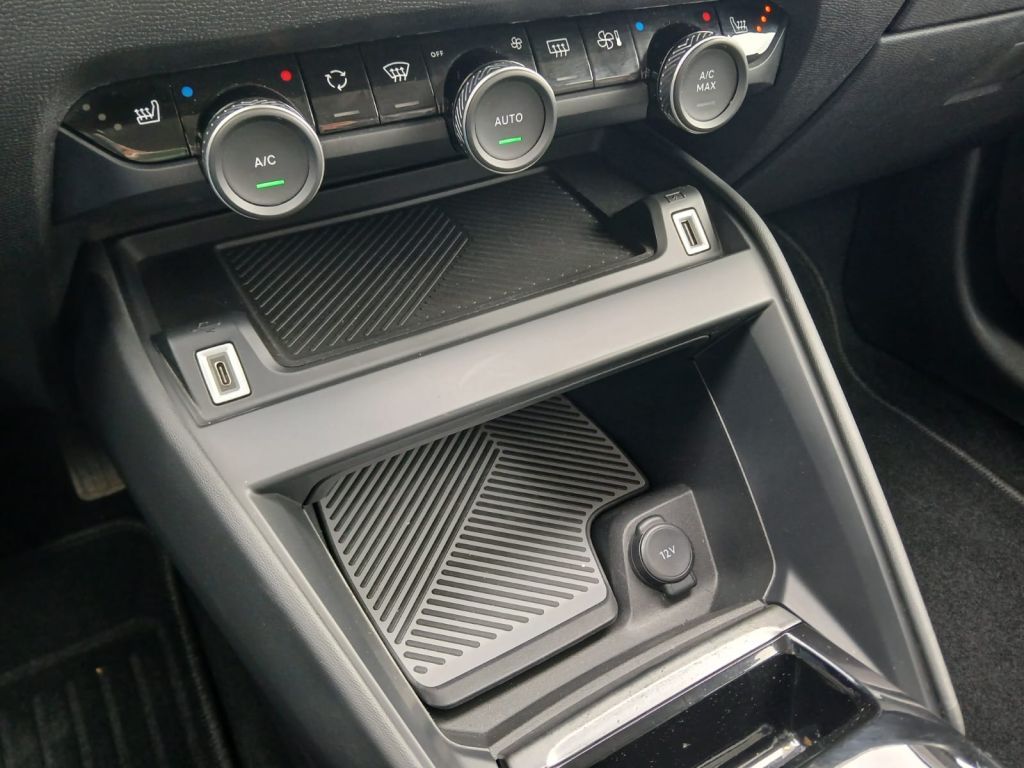 Fahrzeugabbildung Citroën C4 Benzin 155 Automatik Shine *Winterpak*Nav*LED