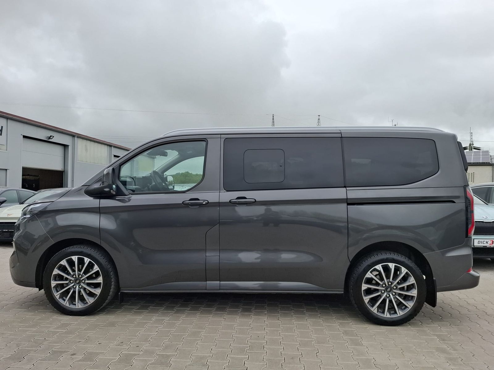 Fahrzeugabbildung Ford Tourneo Custom L1 Titanium X MATRIX*STANDH.*AHK