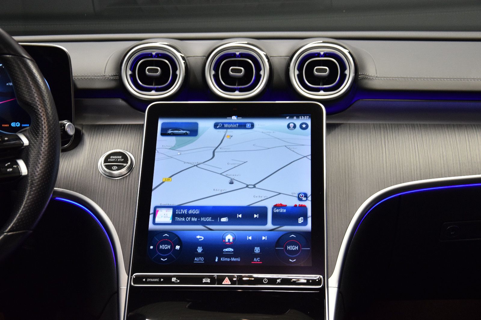 Fahrzeugabbildung Mercedes-Benz C 200 T AMG Night Pano Ambiente 360°