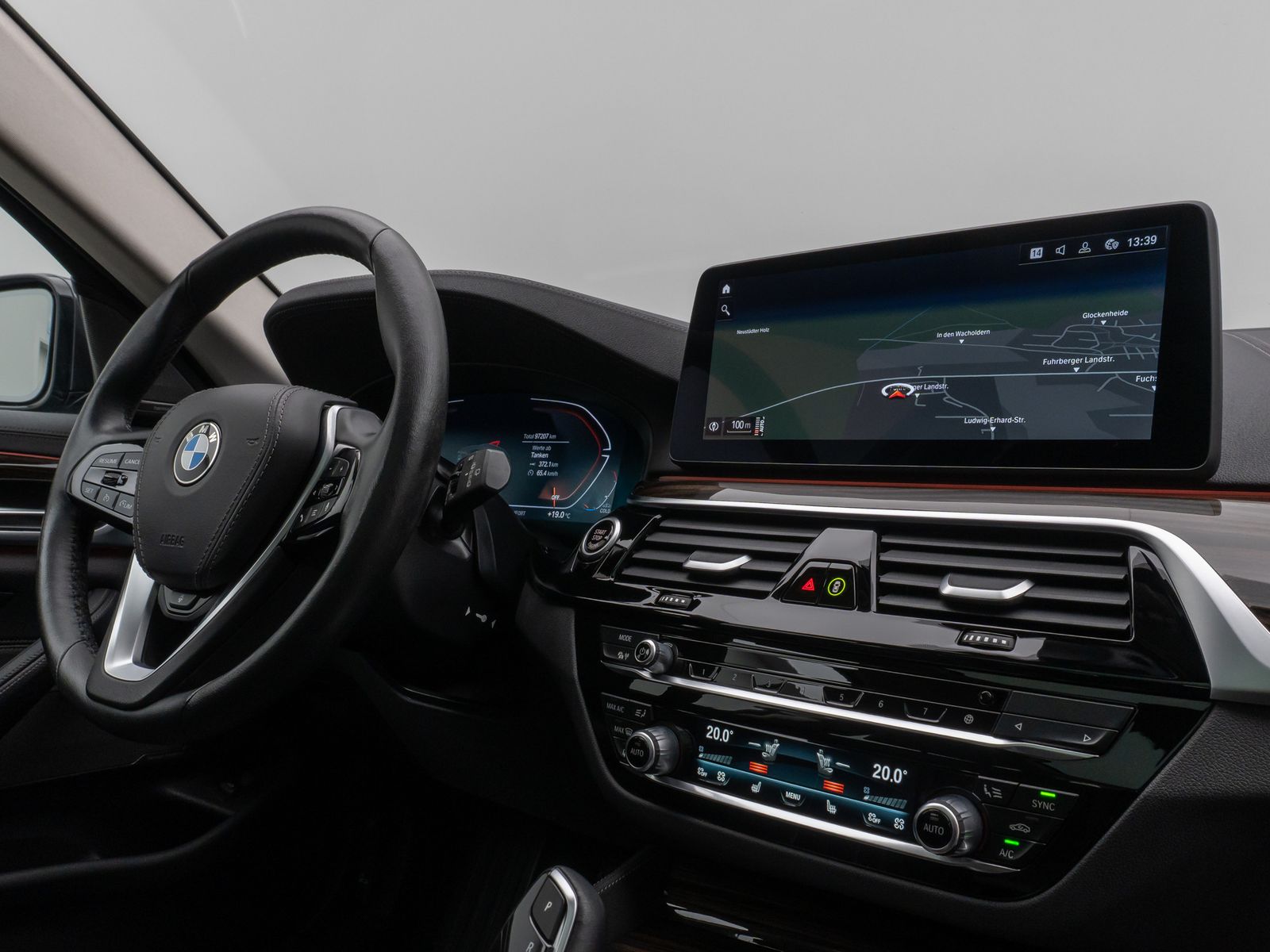 Fahrzeugabbildung BMW 530d xD  LuxuryLine Pano 360°HUD DAB H/K Massage