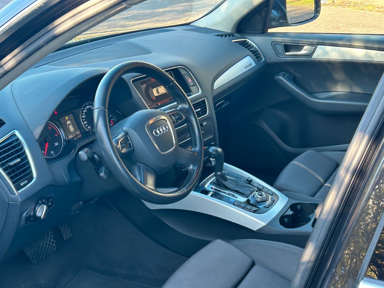 Fahrzeugabbildung Audi Q5 2.0 TDI Quattro *Navi*Allwetter*Xenon*AHK*