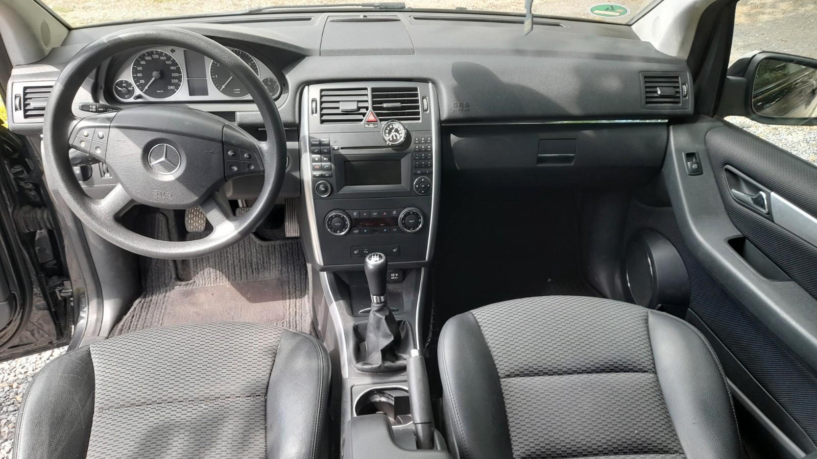 Mercedes-Benz B200 2009 — photo 8