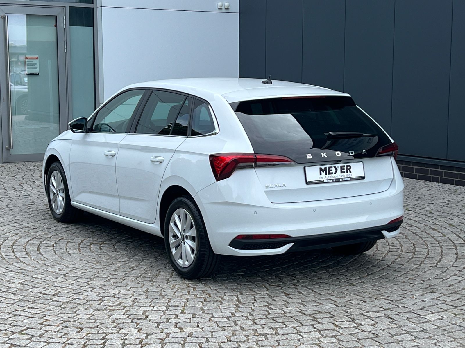 Fahrzeugabbildung SKODA Scala Selection 1.0 TSI DSG *ACC, Sitzhzg., 16'-