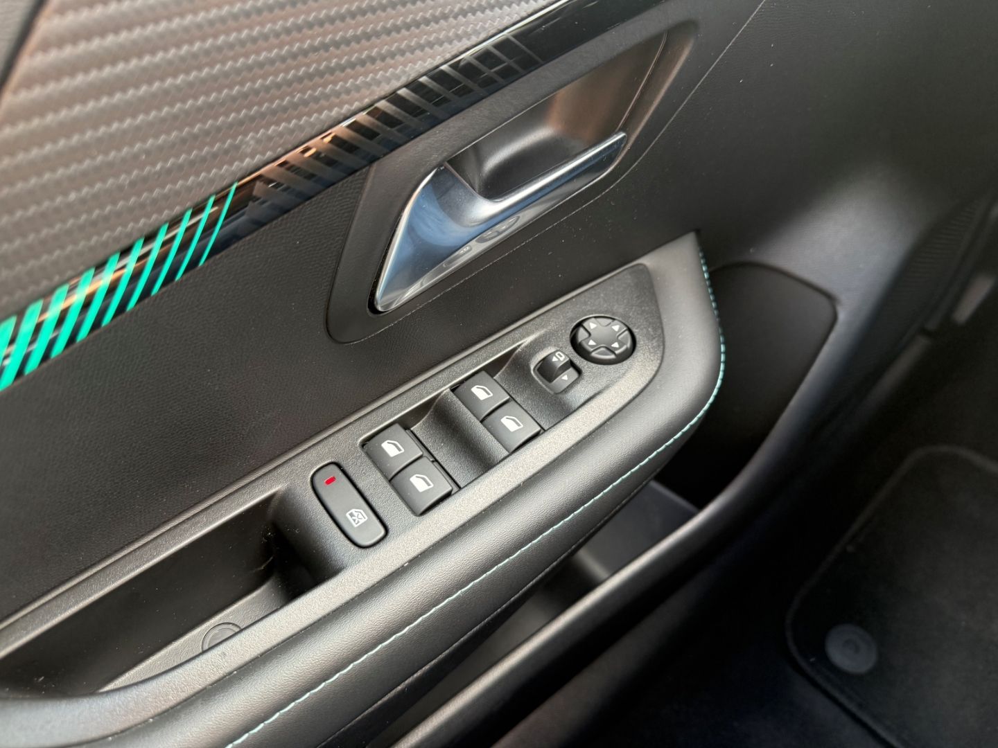 Fahrzeugabbildung Peugeot 208 -e Allure Pack SHZ+Kamera+11KW Schnelllader
