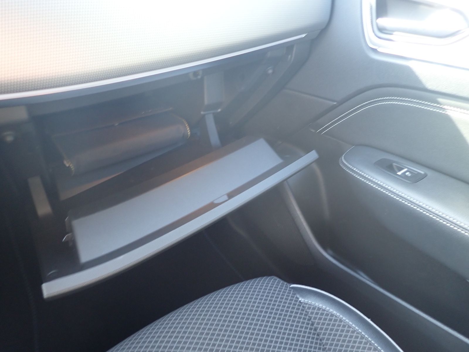 Fahrzeugabbildung Renault Arkana Intens E-TECH 145