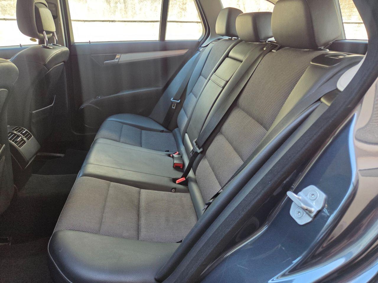 Mercedes-Benz C220 2010 — photo 14