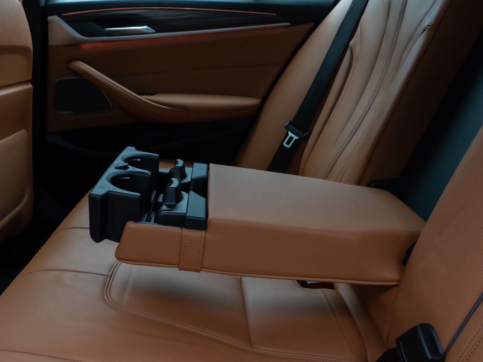 Fahrzeugabbildung BMW 540d xD Kamera Glasdach Laser HUD DAB H/K AHK