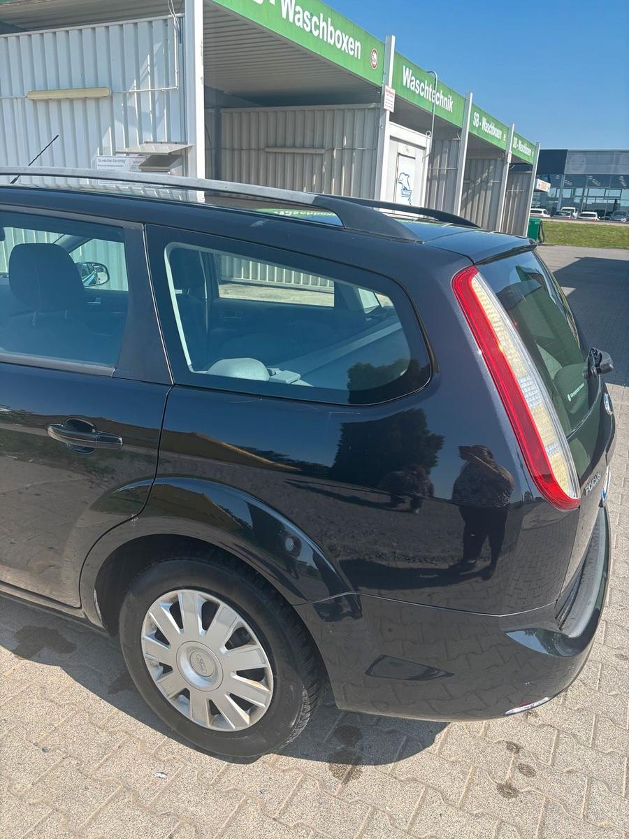 Ford Focus 2010 — photo 10