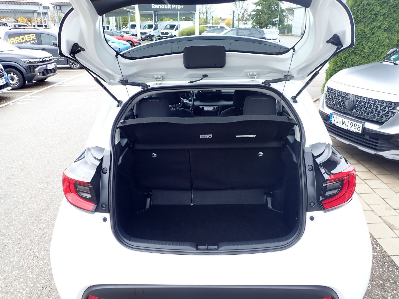 Fahrzeugabbildung Toyota Yaris 1.5 Hybrid Team Deutschland
