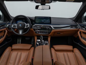 Fahrzeugabbildung BMW 530e M Sport Panorama360°Laser HUD DAB HiFi AHK