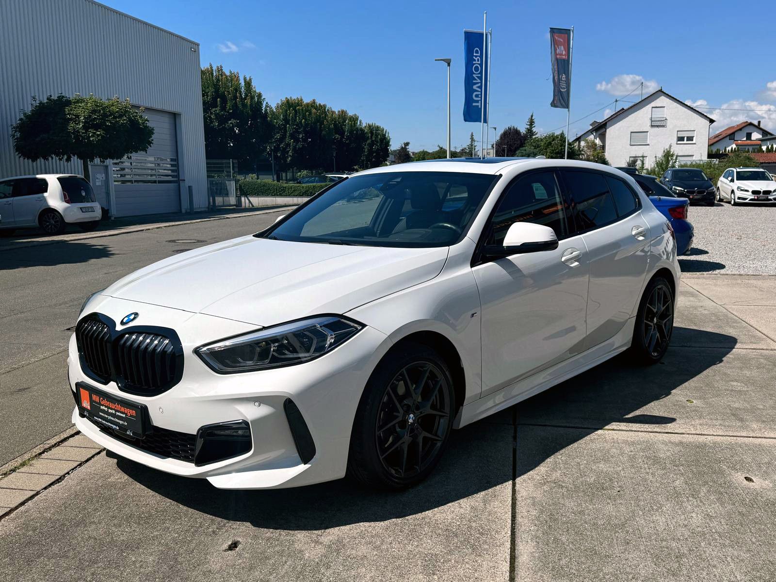 Fahrzeugabbildung BMW 118i M-Sport Steptr. LED HUD PANO PDC CarPlay BT