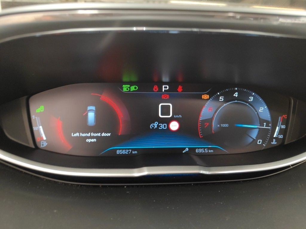 Fahrzeugabbildung Peugeot 5008 Allure 1.2T LED/NAVI/SHZ/AHK/PANO/MEMORY