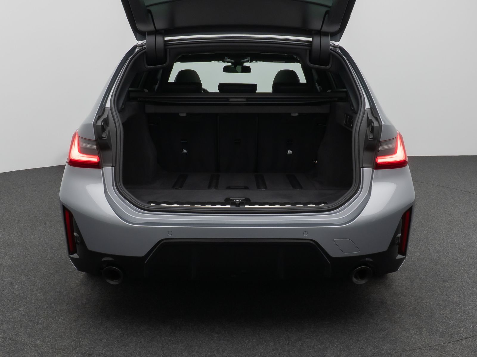 Fahrzeugabbildung BMW 330i  M Sport Panorama 360° HUD DAB H/K 19Zoll