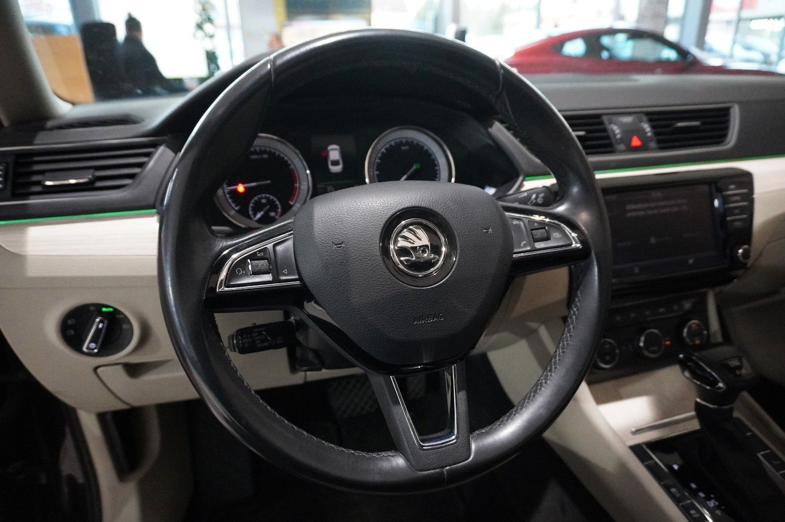 Fahrzeugabbildung SKODA Superb Lim. 2.0 TSI L&K 4X4 DSG NAVI/KAMERA/AHK