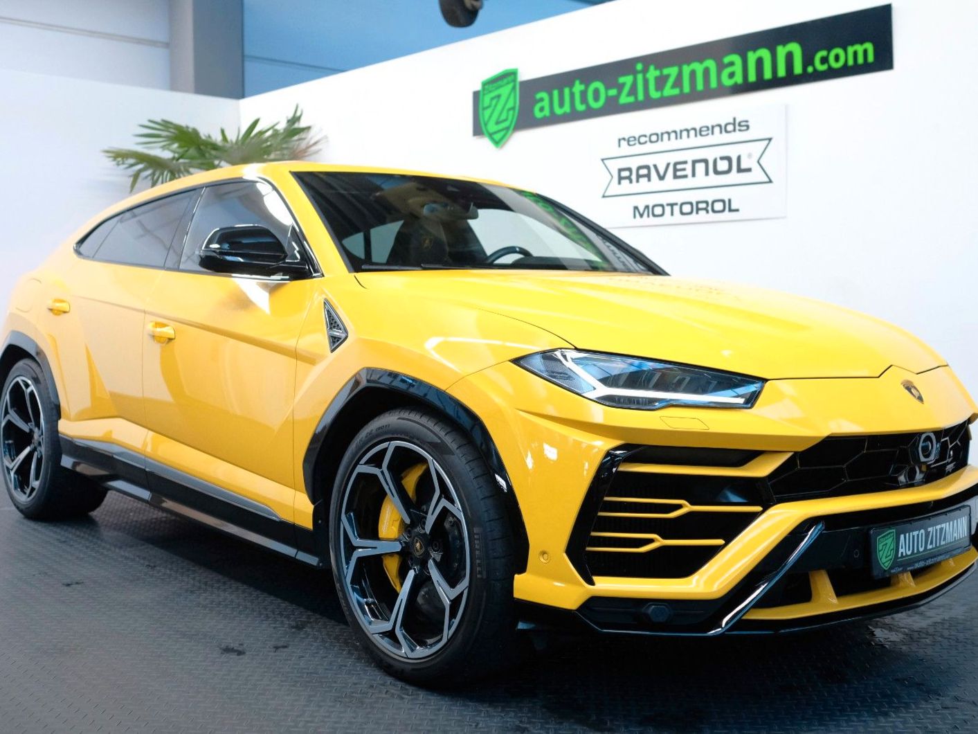LAMBORGHINI Urus