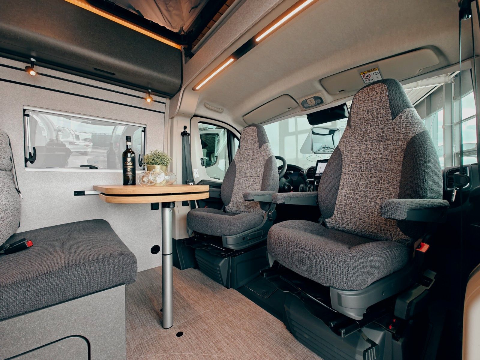 Fahrzeugabbildung HYMER / ERIBA / HYMERCAR HYMER REDWOOD 600 TRAIL 2026