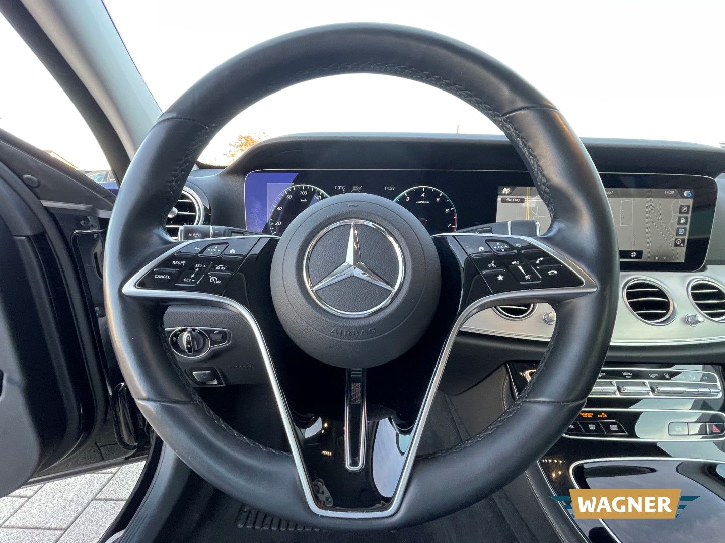 Fahrzeugabbildung Mercedes-Benz E 450 T 4Matic Multibeam LED Memory