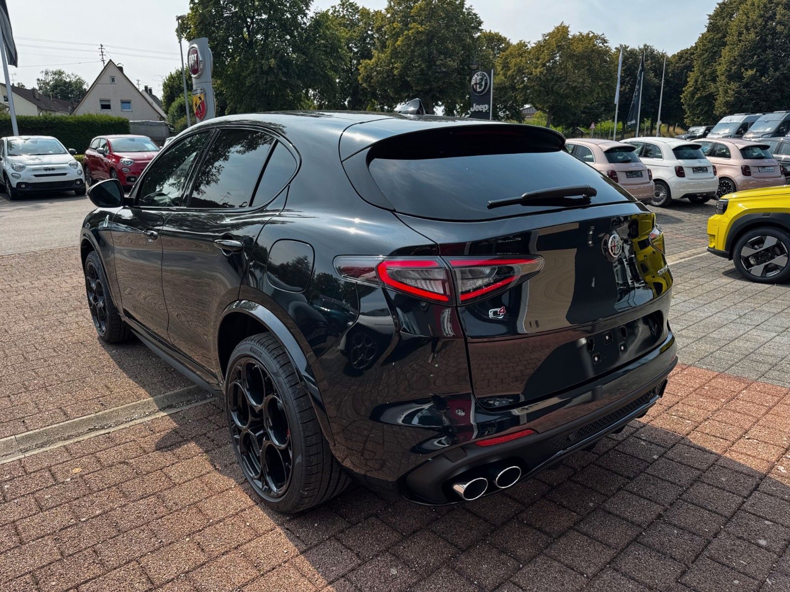 Fahrzeugabbildung Alfa Romeo Stelvio 2.9 V6 Bi-T.  Quadrifoglio NAVI ALLRAD