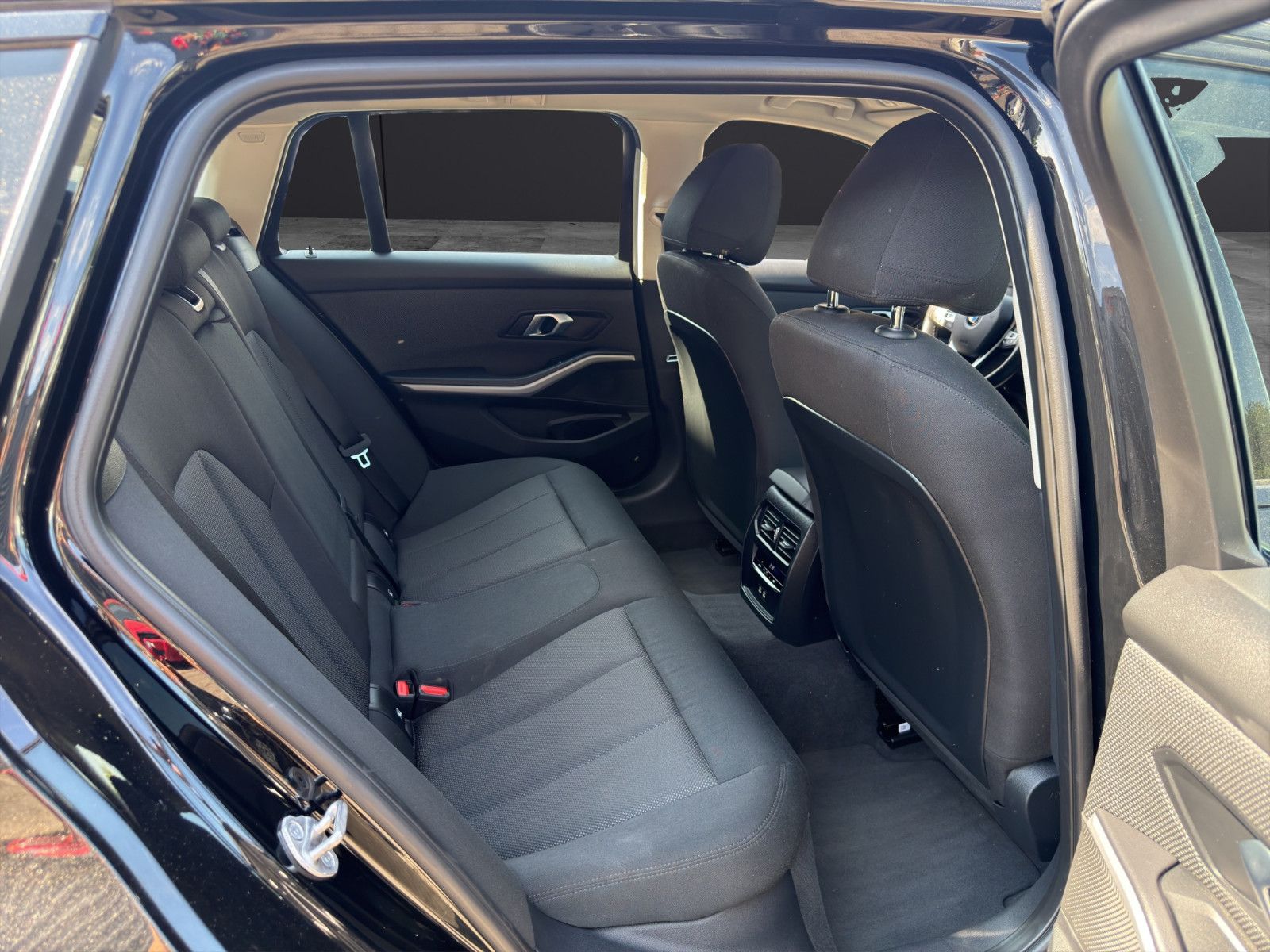 Fahrzeugabbildung BMW 318/1.Hand/Apple/Szhzg/DAB/LED/Klimaauto/LiveCoc