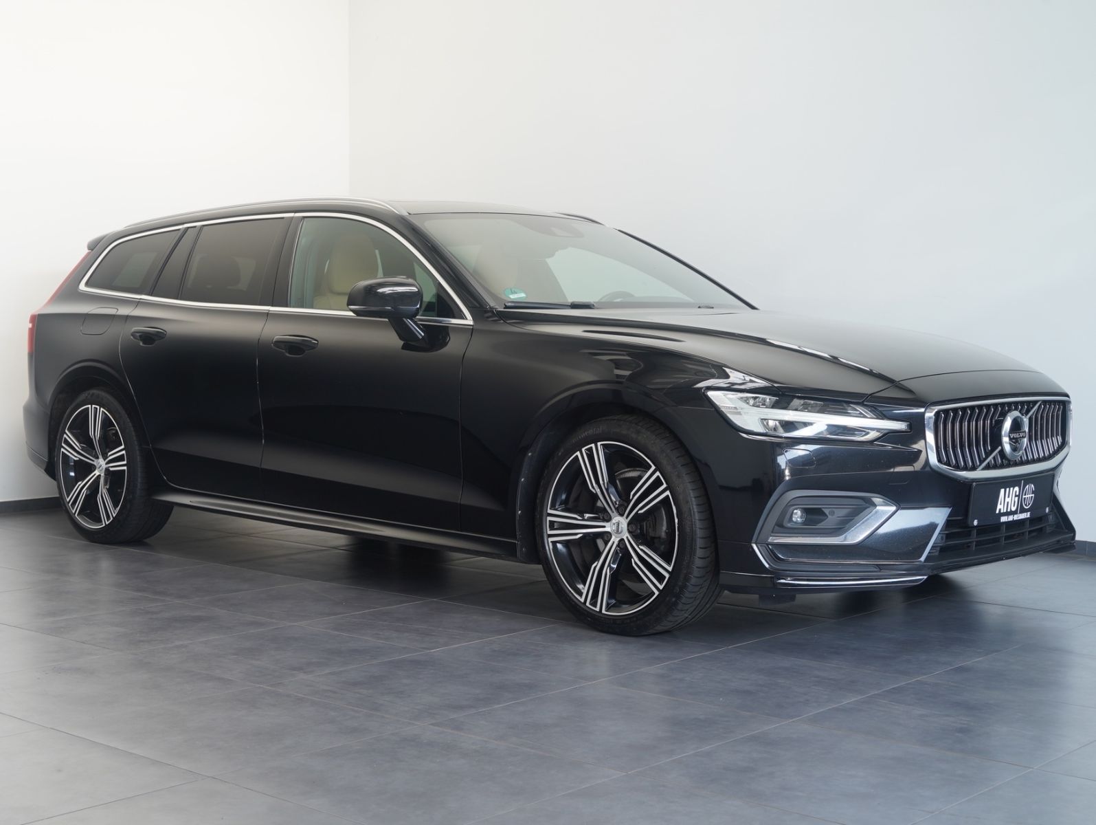 Fahrzeugabbildung Volvo V60 Kombi Inscription XENIUM/ACC/BLIS/PANO/360°