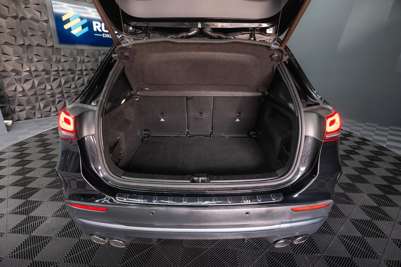 Fahrzeugabbildung Mercedes-Benz GLA 45 S AMG 4Matic | ACC | PANO | BURMESTER