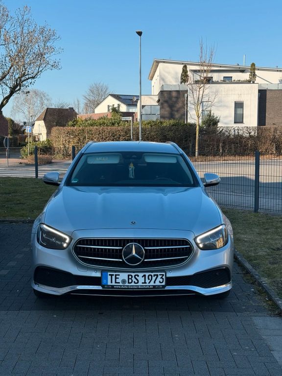 Image of Mercedes-Benz E 220