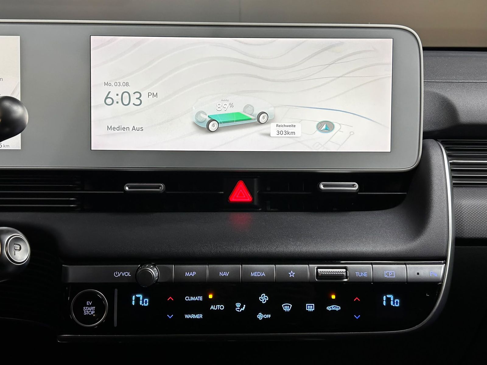 Fahrzeugabbildung Hyundai Ioniq 5 Uniq 4WD LED+NAVI+SHZ+BOSE+HEAD+ACC+AHK+