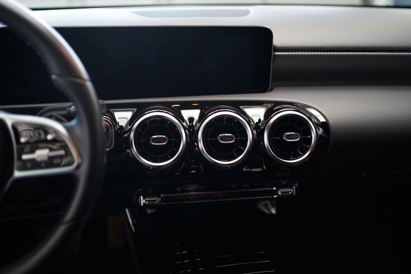 Fahrzeugabbildung Mercedes-Benz A 180 Automat Spurhalte-&Parkassist+Navi+AHK+LED