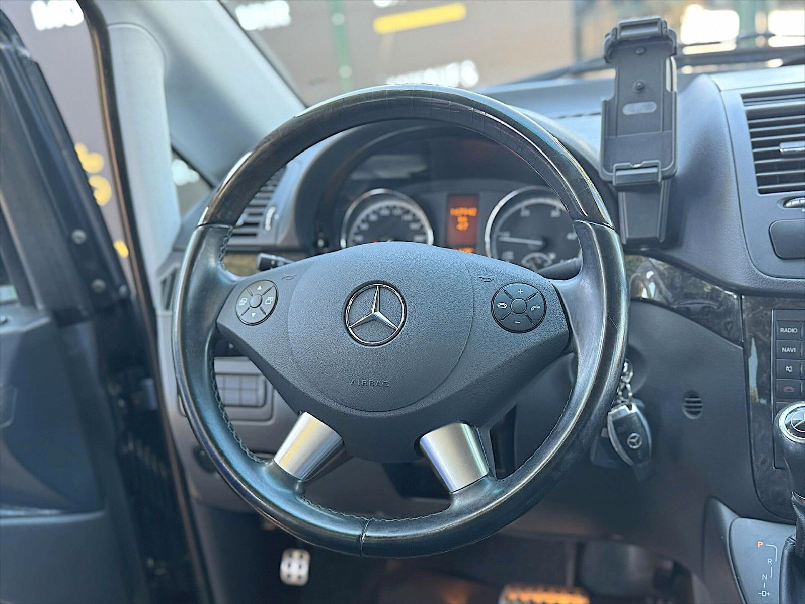 Fahrzeugabbildung Mercedes-Benz Viano 3.0 CDI Avantgarde Edition 125 lang *Pano*