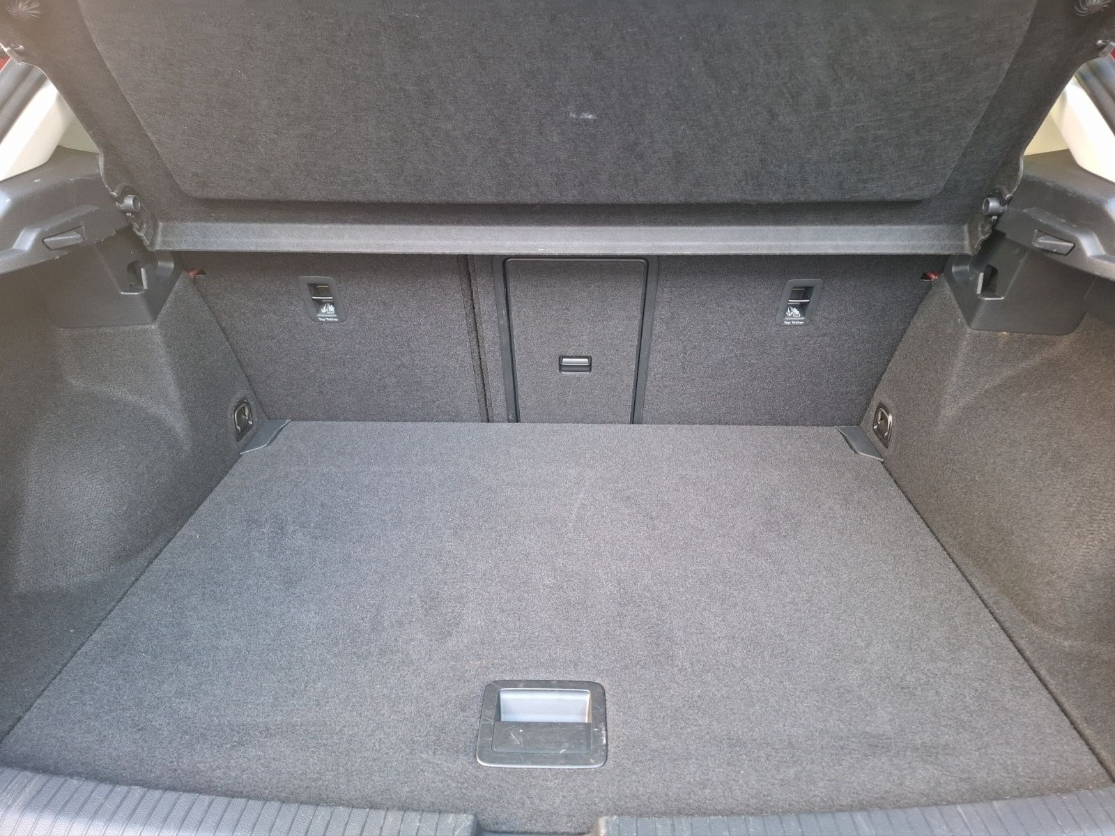 Fahrzeugabbildung Volkswagen T-Roc TSI Life LED Navi AID Park-Assoist SH