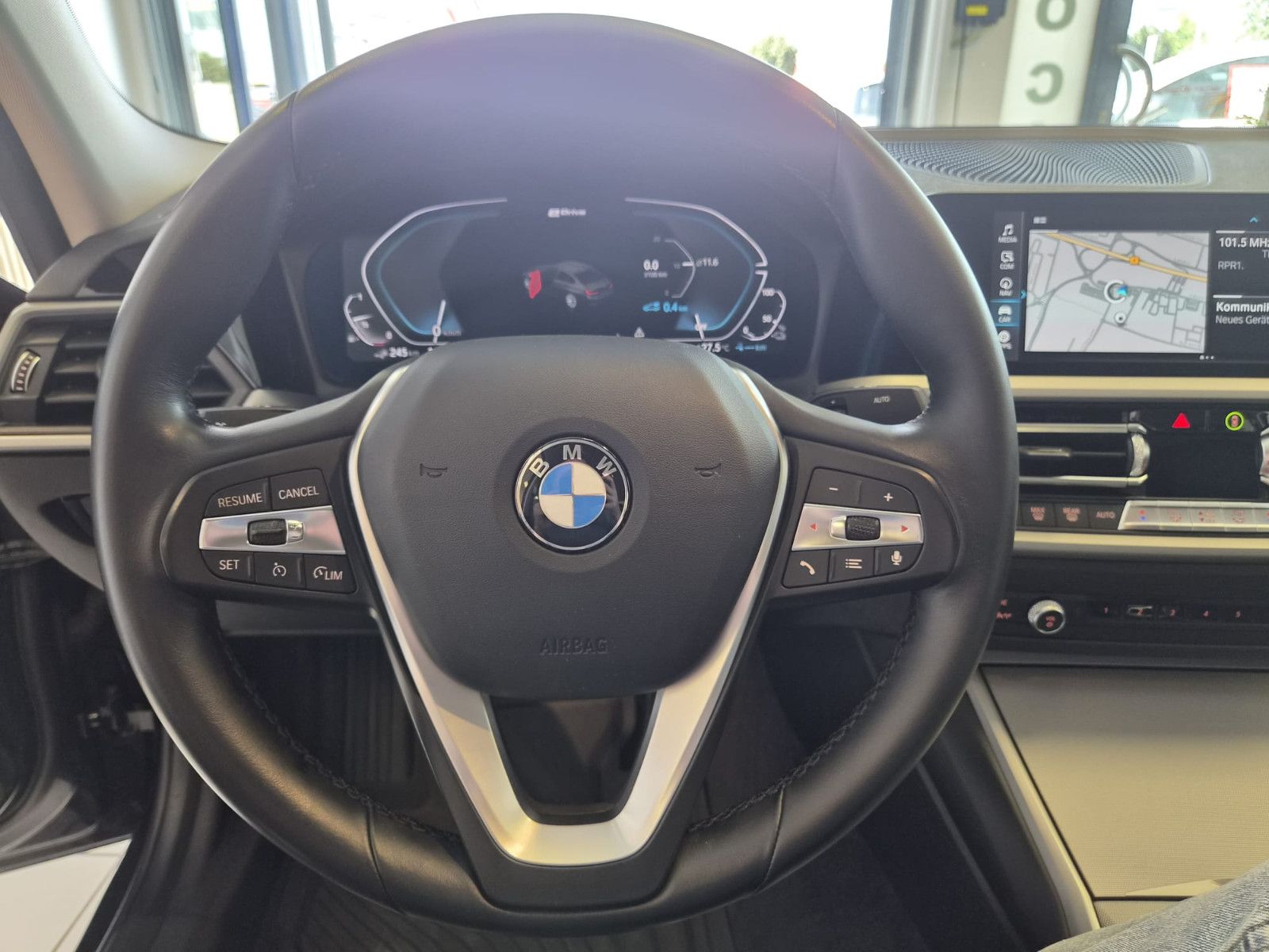 Fahrzeugabbildung BMW 330 e Advantage / NAVI / KLIMA / Garantie
