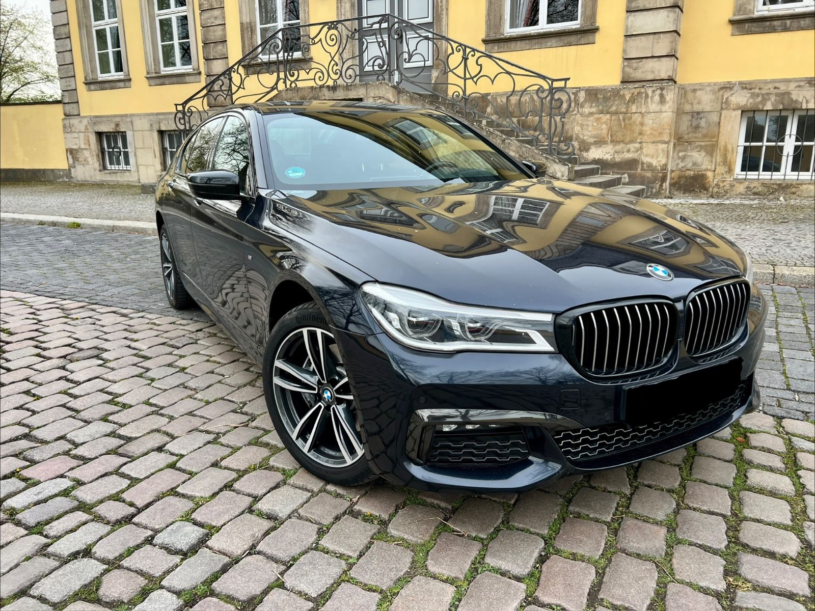 BMW 730d xDrive/M PAKET/KEYLESS/SOFTCLOSE/HEADUP/STH