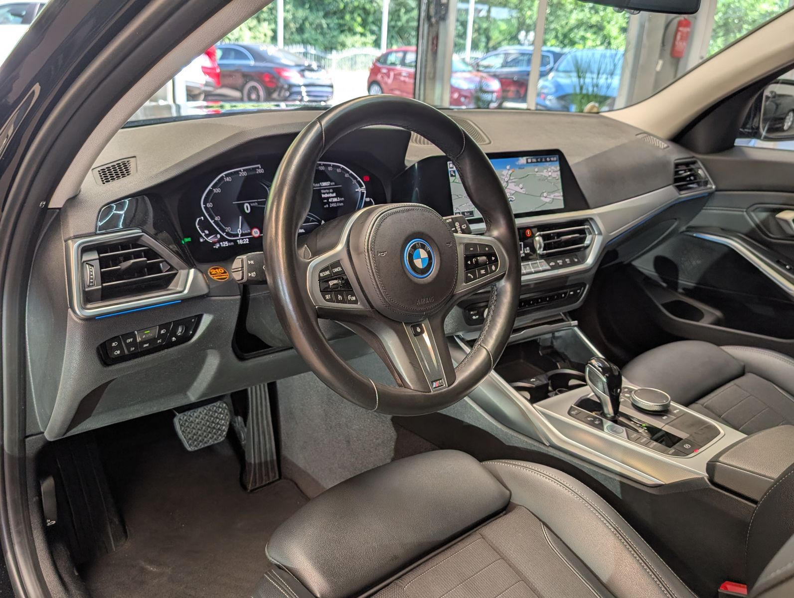 Fahrzeugabbildung BMW 320 e xDrive Sport Line Schadow Pano Laser Navi