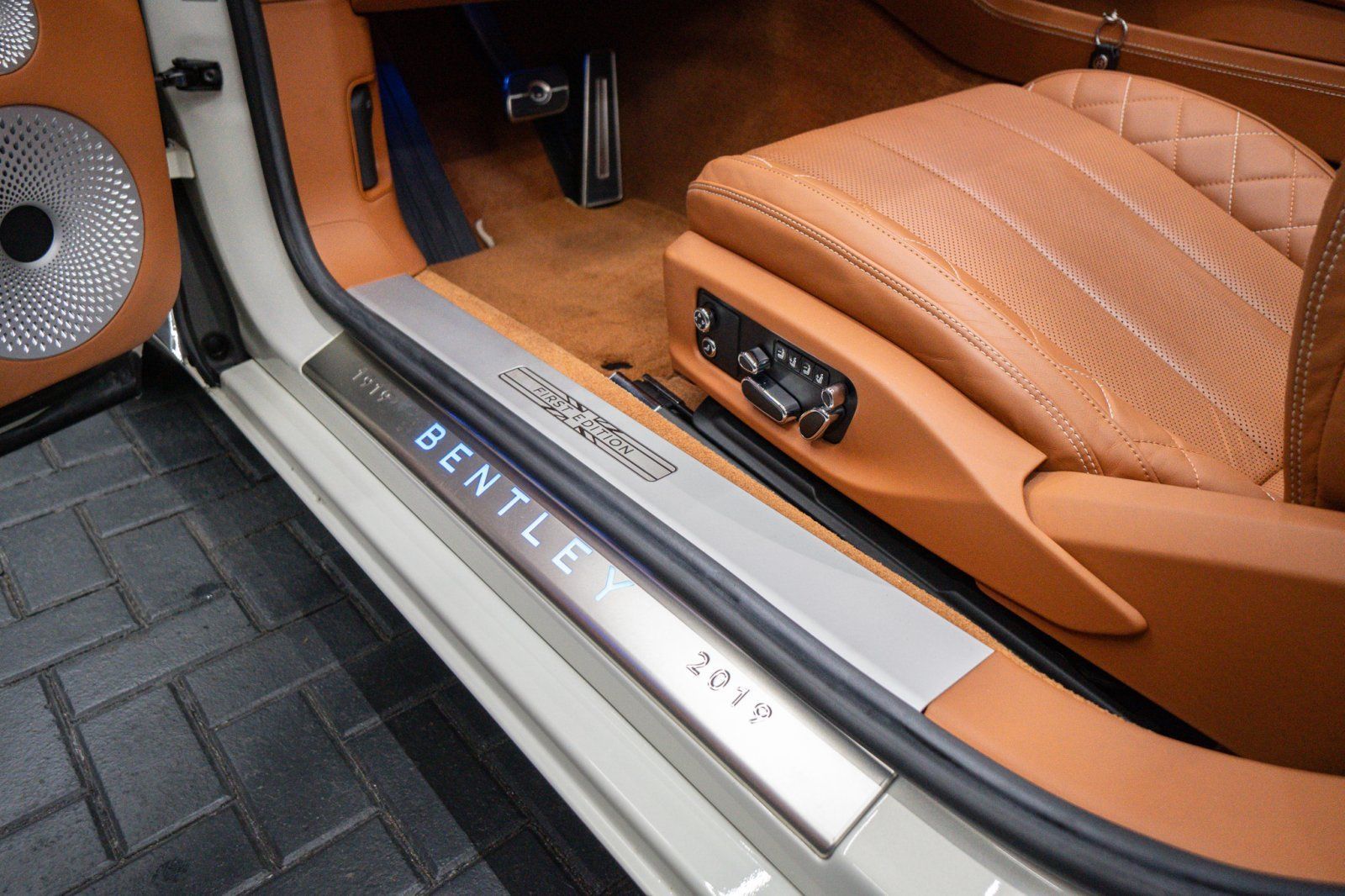 Bentley Continental GTC 100Jahre Edition Mulliner foto 18
